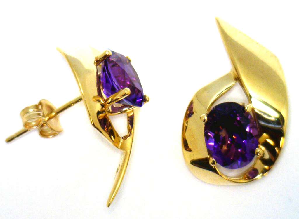 14kt yellow gold stud style amethyst earrings