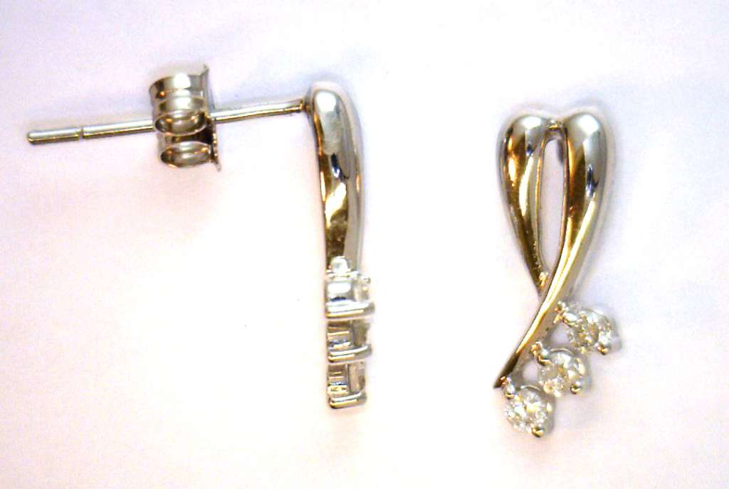18kt white gold diamond earrings