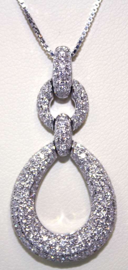 18kt white gold diamond pendant front view showcasing 258 round brilliant cut diamonds, total 2.52cttw