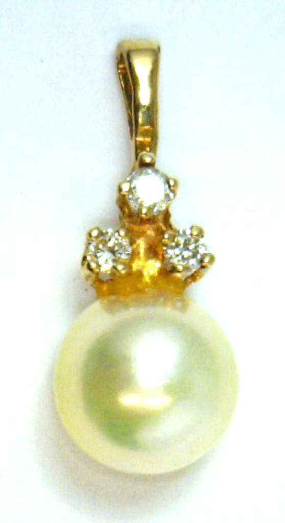 10kt yellow gold diamond and pearl pendant