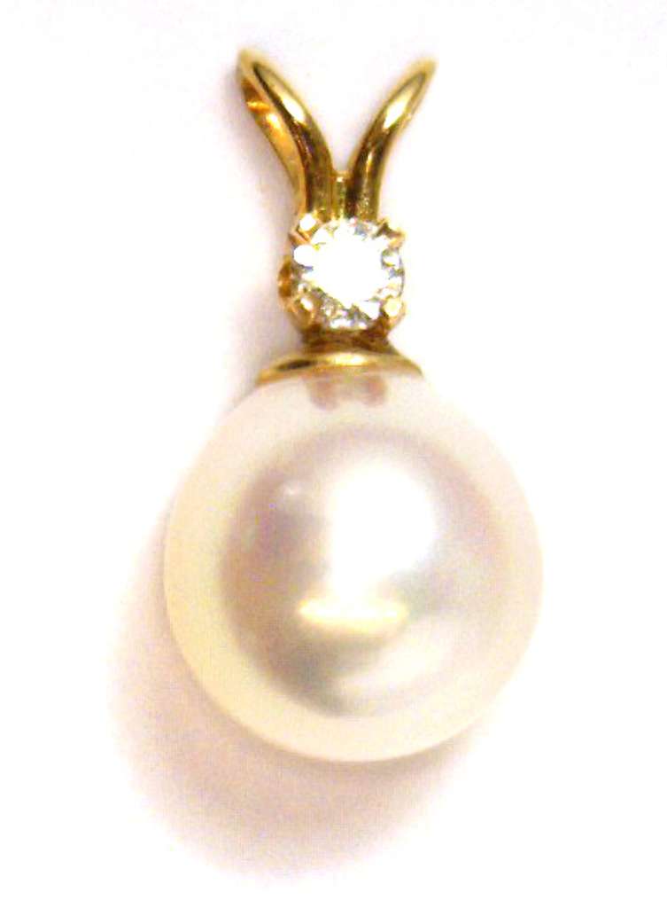 14kt yellow gold pearl pendant