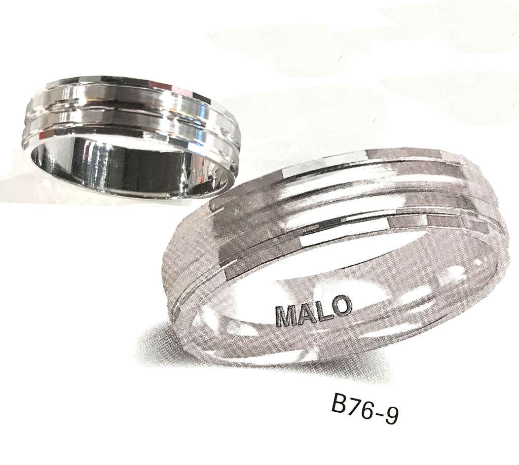 14kt white gold Malo wedding band, 6mm width, smooth non-comfort shank, angle showing ring profile and shine, approx 5.04 grams