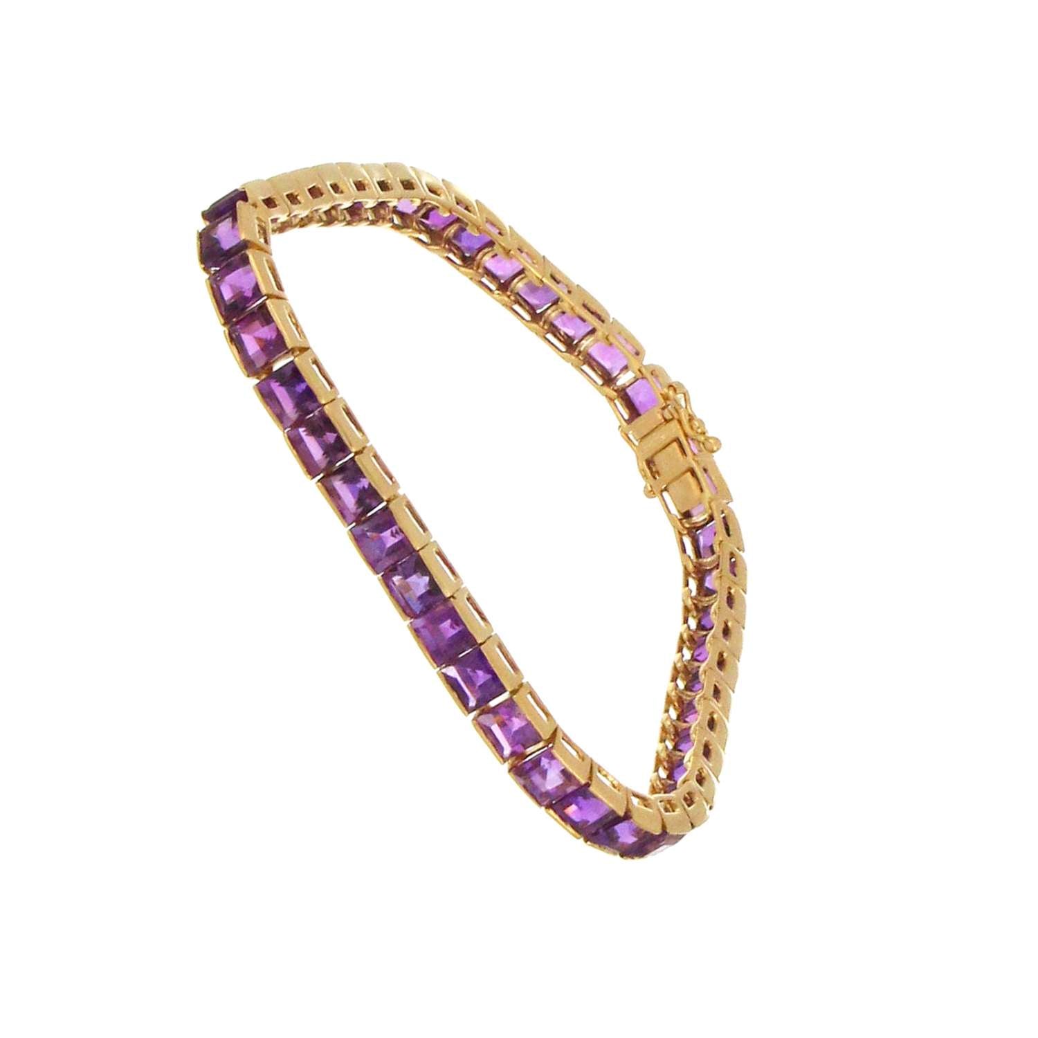 Elegant 14kt yellow gold bracelet featuring deep purple square cut amethysts, detailed clasp view