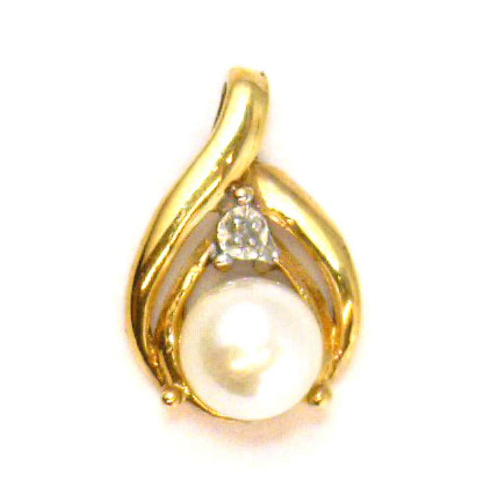 14kt yellow gold pearl pendant