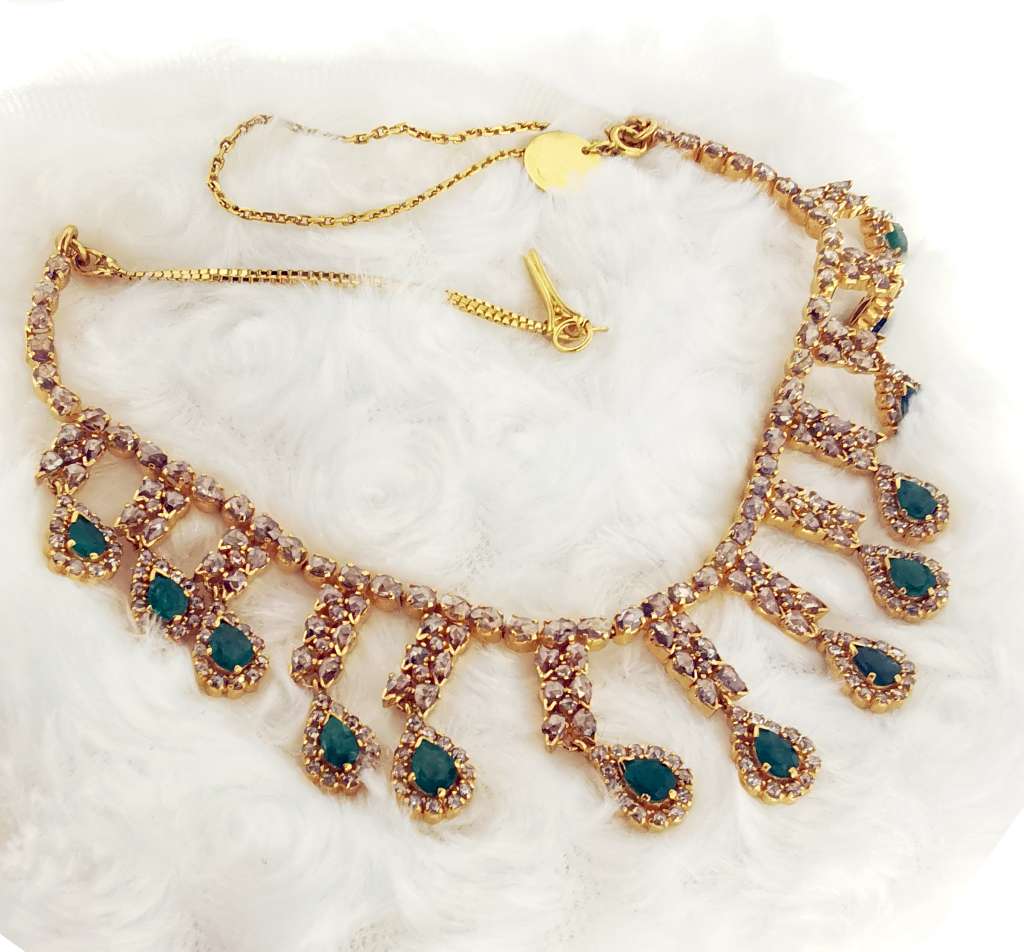 Antique 22kt yellow gold necklace featuring pear shaped emeralds and rose cut diamonds, front view