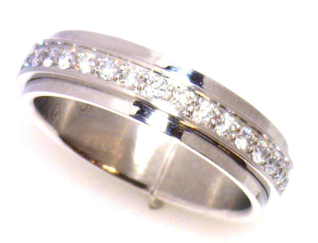 Side angle of Ladies' platinum 950 Piaget Possession wedding band displaying polished surface and diamond sparkle