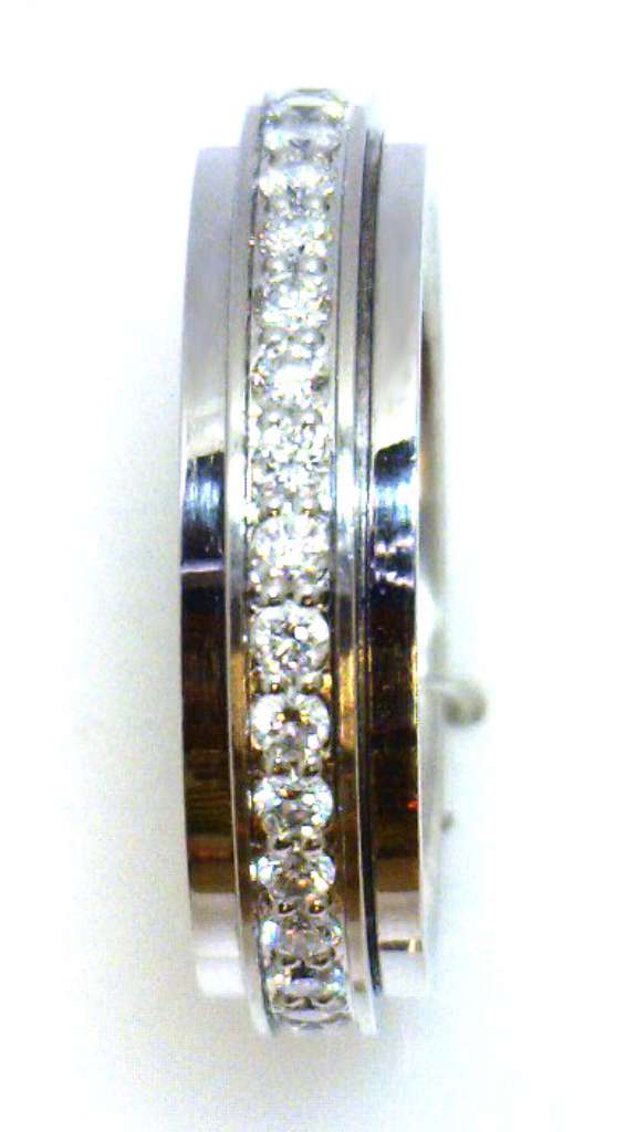 Detailed shot of 35 VVS-VS clarity diamonds on platinum band, showcasing round brilliant cut in natural light