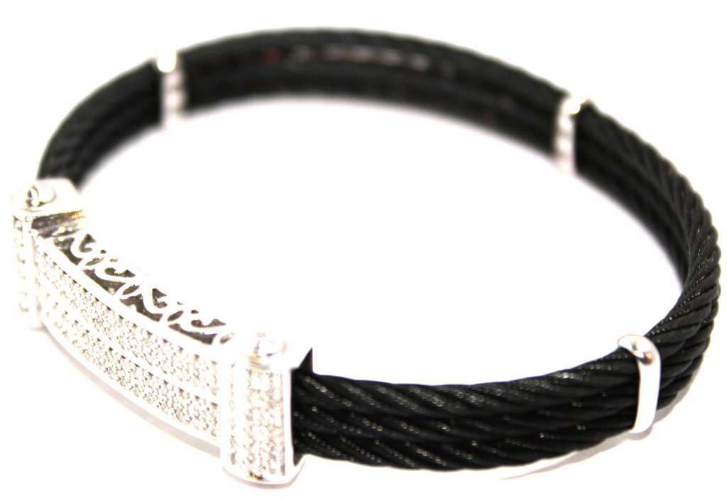 Detailed view of the bracelet's clasp and diamond arrangement on 18kt white gold with black coating