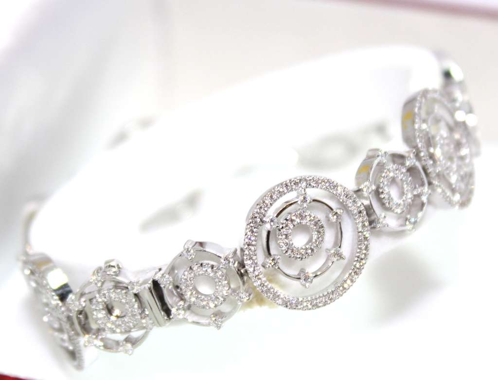 Elegant 7 inch length 18kt white gold bracelet featuring VS-SI2 clarity diamonds viewed at angle highlighting the fine craftsmanship