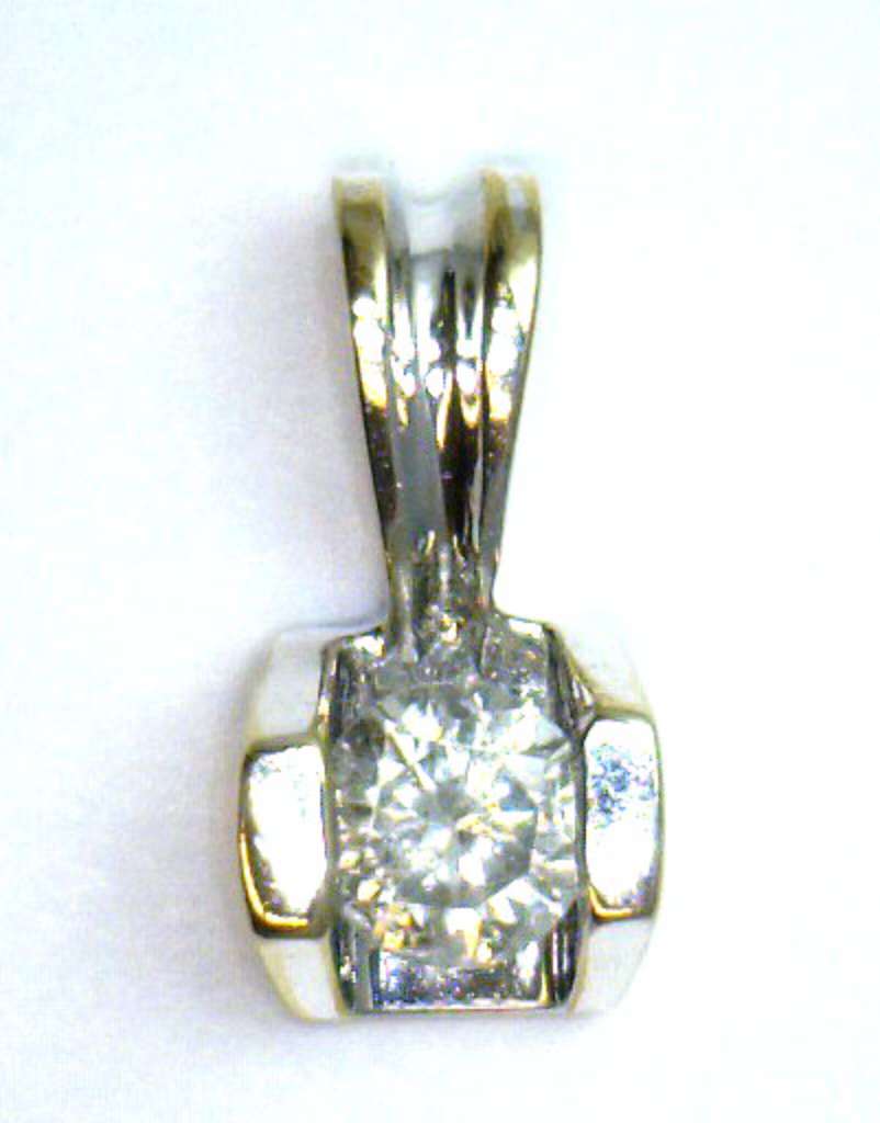 14kt white gold diamond pendant