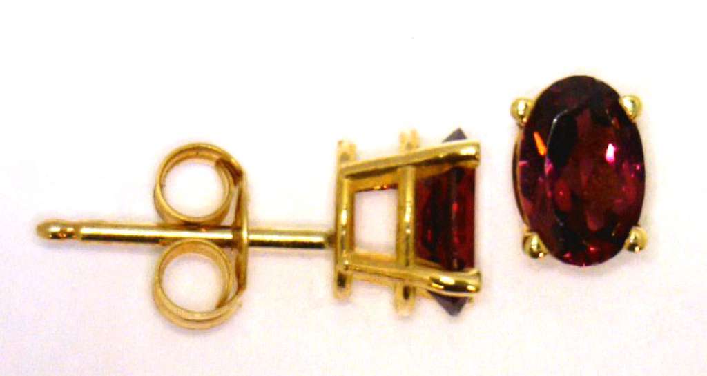 14kt yellow gold garnet stud style earrings