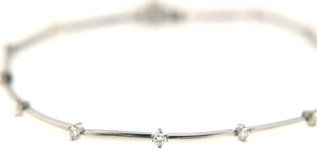 14kt white gold diamond bracelet