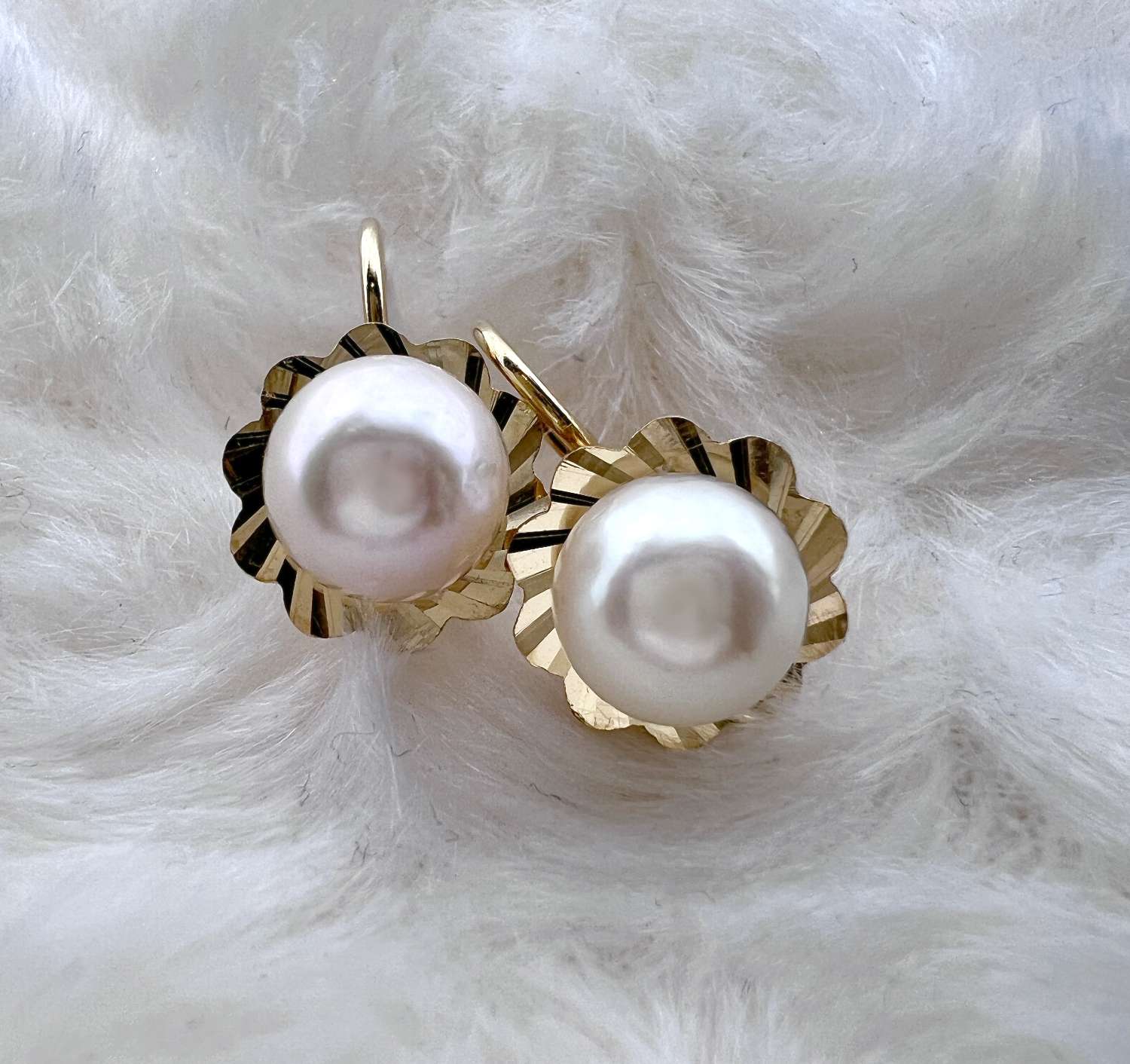 18kt y/g pearl earring =7.8mm, 4.41gr